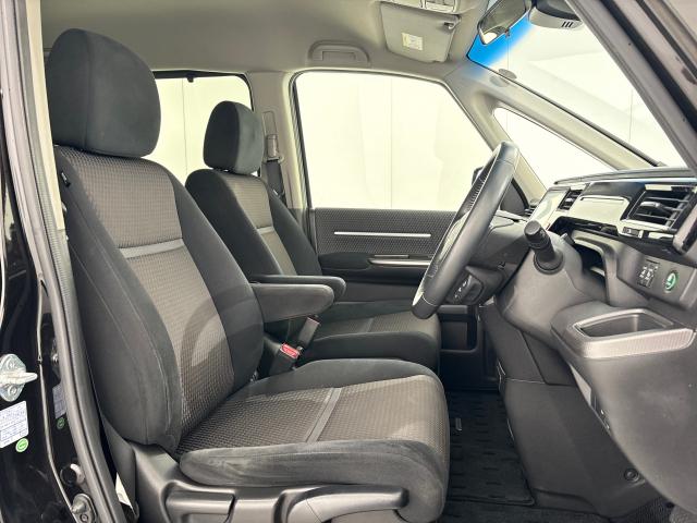 ステップワゴンスパーダ スパーダアドバンスパッケージβ　いまコレ＋新品マット付ＨｏｎｄａＳＥＮＳＩＮＧＭナビ　ＵＳＢ　Ｗエアコン　ＤＶＤ　ＡＡＣ　衝突軽減装置　セキュリティアラーム　クルコン　地デジＴＶ　ナビＴＶ　アイスト　ＬＥＤライト　キーレスキー　ＰＳ（14枚目）