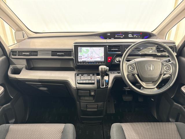 ステップワゴンスパーダ スパーダアドバンスパッケージβ　いまコレ＋新品マット付ＨｏｎｄａＳＥＮＳＩＮＧＭナビ　ＵＳＢ　Ｗエアコン　ＤＶＤ　ＡＡＣ　衝突軽減装置　セキュリティアラーム　クルコン　地デジＴＶ　ナビＴＶ　アイスト　ＬＥＤライト　キーレスキー　ＰＳ（17枚目）