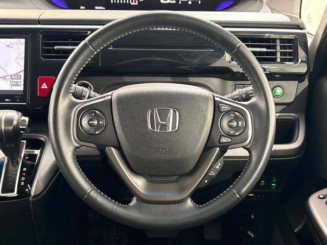 ステップワゴンスパーダ スパーダアドバンスパッケージβ　いまコレ＋新品マット付ＨｏｎｄａＳＥＮＳＩＮＧＭナビ　ＵＳＢ　Ｗエアコン　ＤＶＤ　ＡＡＣ　衝突軽減装置　セキュリティアラーム　クルコン　地デジＴＶ　ナビＴＶ　アイスト　ＬＥＤライト　キーレスキー　ＰＳ（18枚目）