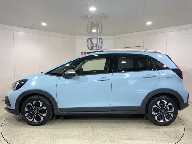 フィット ｅ：ＨＥＶクロスター　ＨｏｎｄａＳＥＮＳＩＮＧコネクトナビＲカメラＬＥＤ　衝突回避システム　フルオートエアコン　前後センサー　ＬＥＤランプ　エアバッグ　サイドエアバック　地デジ　オートクルーズコントロール　ＶＳＡ　ＥＴＣ（12枚目）