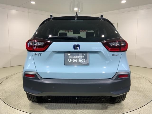フィット ｅ：ＨＥＶクロスター　ＨｏｎｄａＳＥＮＳＩＮＧコネクトナビＲカメラＬＥＤ　衝突回避システム　フルオートエアコン　前後センサー　ＬＥＤランプ　エアバッグ　サイドエアバック　地デジ　オートクルーズコントロール　ＶＳＡ　ＥＴＣ（14枚目）
