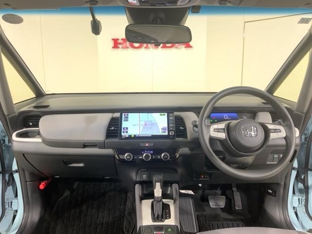 フィット ｅ：ＨＥＶクロスター　ＨｏｎｄａＳＥＮＳＩＮＧコネクトナビＲカメラＬＥＤ　衝突回避システム　フルオートエアコン　前後センサー　ＬＥＤランプ　エアバッグ　サイドエアバック　地デジ　オートクルーズコントロール　ＶＳＡ　ＥＴＣ（21枚目）