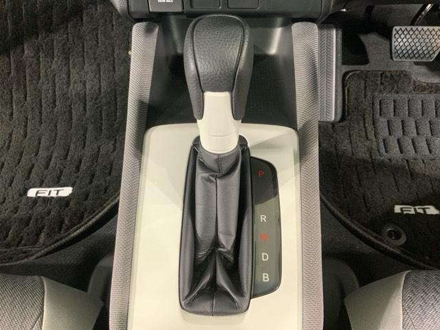 フィット ｅ：ＨＥＶクロスター　ＨｏｎｄａＳＥＮＳＩＮＧコネクトナビＲカメラＬＥＤ　衝突回避システム　フルオートエアコン　前後センサー　ＬＥＤランプ　エアバッグ　サイドエアバック　地デジ　オートクルーズコントロール　ＶＳＡ　ＥＴＣ（24枚目）