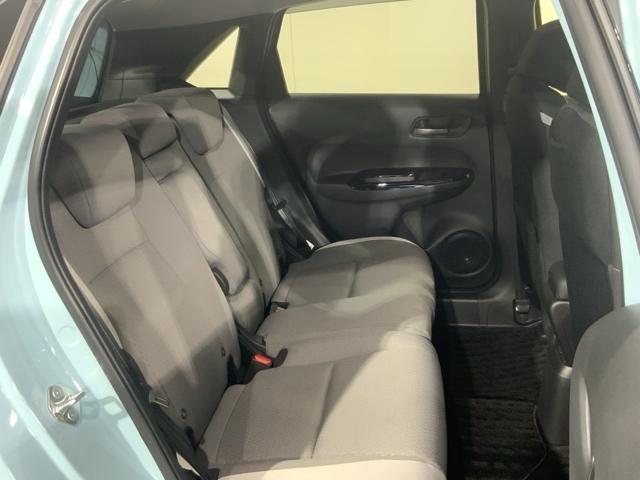 フィット ｅ：ＨＥＶクロスター　ＨｏｎｄａＳＥＮＳＩＮＧコネクトナビＲカメラＬＥＤ　衝突回避システム　フルオートエアコン　前後センサー　ＬＥＤランプ　エアバッグ　サイドエアバック　地デジ　オートクルーズコントロール　ＶＳＡ　ＥＴＣ（26枚目）