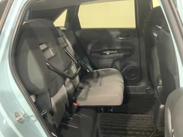 フィット ｅ：ＨＥＶクロスター　ＨｏｎｄａＳＥＮＳＩＮＧコネクトナビＲカメラＬＥＤ　衝突回避システム　フルオートエアコン　前後センサー　ＬＥＤランプ　エアバッグ　サイドエアバック　地デジ　オートクルーズコントロール　ＶＳＡ　ＥＴＣ（27枚目）