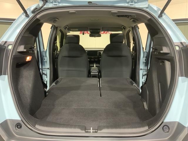 フィット ｅ：ＨＥＶクロスター　ＨｏｎｄａＳＥＮＳＩＮＧコネクトナビＲカメラＬＥＤ　衝突回避システム　フルオートエアコン　前後センサー　ＬＥＤランプ　エアバッグ　サイドエアバック　地デジ　オートクルーズコントロール　ＶＳＡ　ＥＴＣ（29枚目）