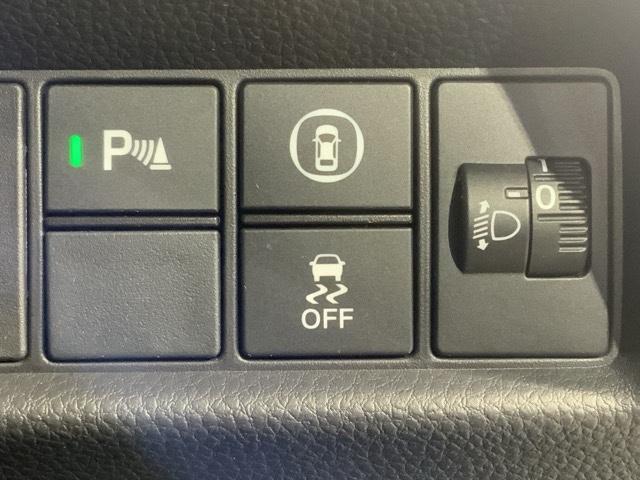 フィット ｅ：ＨＥＶクロスター　ＨｏｎｄａＳＥＮＳＩＮＧコネクトナビＲカメラＬＥＤ　衝突回避システム　フルオートエアコン　前後センサー　ＬＥＤランプ　エアバッグ　サイドエアバック　地デジ　オートクルーズコントロール　ＶＳＡ　ＥＴＣ（36枚目）