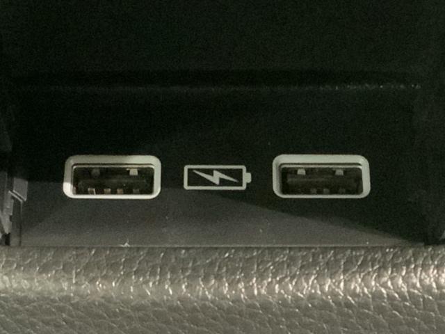 フィット ｅ：ＨＥＶクロスター　ＨｏｎｄａＳＥＮＳＩＮＧコネクトナビＲカメラＬＥＤ　衝突回避システム　フルオートエアコン　前後センサー　ＬＥＤランプ　エアバッグ　サイドエアバック　地デジ　オートクルーズコントロール　ＶＳＡ　ＥＴＣ（38枚目）