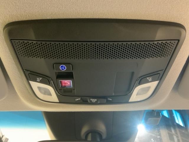 フィット ｅ：ＨＥＶクロスター　ＨｏｎｄａＳＥＮＳＩＮＧコネクトナビＲカメラＬＥＤ　衝突回避システム　フルオートエアコン　前後センサー　ＬＥＤランプ　エアバッグ　サイドエアバック　地デジ　オートクルーズコントロール　ＶＳＡ　ＥＴＣ（39枚目）