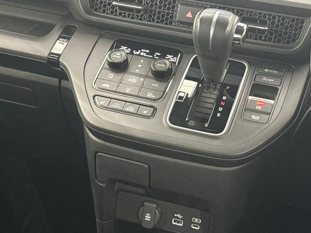 ステップワゴン スパーダ いまコレ+新品マット付HondaSENSINGナビ キーレスエントリー WAC 両側Pスライドドア リアカメラ ターボ車 フルセグテレビ パワーステアリング オートエアコン ウォークスルー Aクルーズ(7枚目)