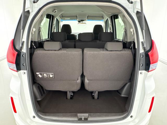 フリードハイブリッド ハイブリッド・Ｇホンダセンシング　いまコレ＋新品マット付ＭナビＲカメラＥＴＣＬＥＤ　軽減ブレーキ　キーフリーシステム　記録簿　ＤＶＤ再生可能　ＥＣＯＮ　後カメラ　Ａクルーズ　地デジフルセグＴＶ　ＬＥＤヘッドランプ　横滑防止　３列シート（16枚目）