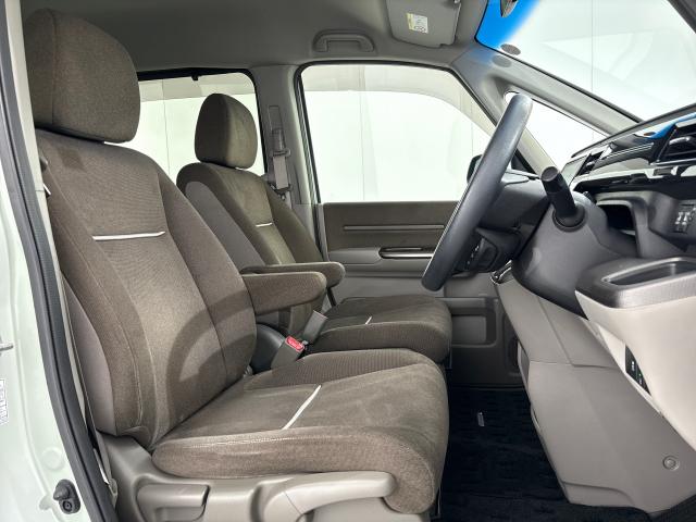 ステップワゴン Ｇ　いまコレ＋新品マット付ＨｏｎｄａＳＥＮＳＩＮＧ４ＷＤ　キーレス　サイドエアバック　スマートキー＆プッシュスタート　フルセグ　クルコン　ＤＶＤ再生　両側パワースライドドア　ターボ　オートエアコン　ＥＴＣ（13枚目）