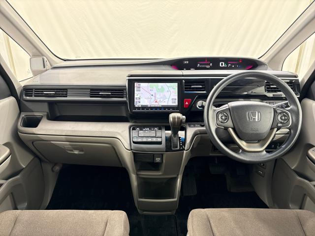 ステップワゴン Ｇ　いまコレ＋新品マット付ＨｏｎｄａＳＥＮＳＩＮＧ４ＷＤ　キーレス　サイドエアバック　スマートキー＆プッシュスタート　フルセグ　クルコン　ＤＶＤ再生　両側パワースライドドア　ターボ　オートエアコン　ＥＴＣ（16枚目）
