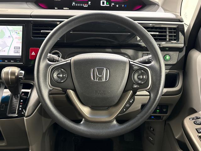 ステップワゴン Ｇ　いまコレ＋新品マット付ＨｏｎｄａＳＥＮＳＩＮＧ４ＷＤ　キーレス　サイドエアバック　スマートキー＆プッシュスタート　フルセグ　クルコン　ＤＶＤ再生　両側パワースライドドア　ターボ　オートエアコン　ＥＴＣ（17枚目）