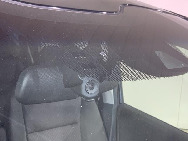 先進の安全運転支援システム、ＨｏｎｄａＳＥＮＳＩＮＧがもたらす、より高い安心と快適性です。ナビ、スマートフォン連動タイプのドライブレコーダー付きで、万が一の場合でも安心です。