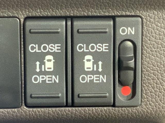 電動スライドドアで、小さなお子様も安心して乗り降り出来ます。