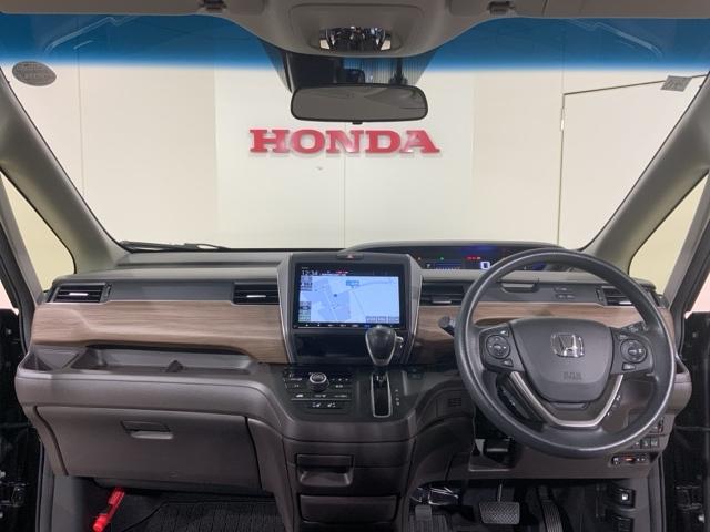 操作性も考慮したスッキリとしたインパネ周り。