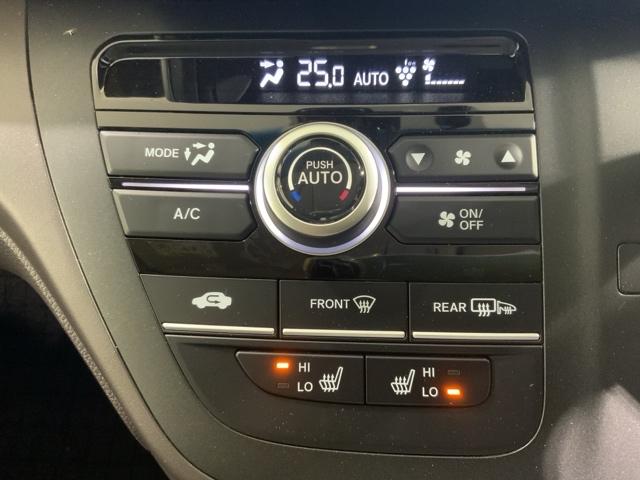 操作性の良いエアコンパネル。