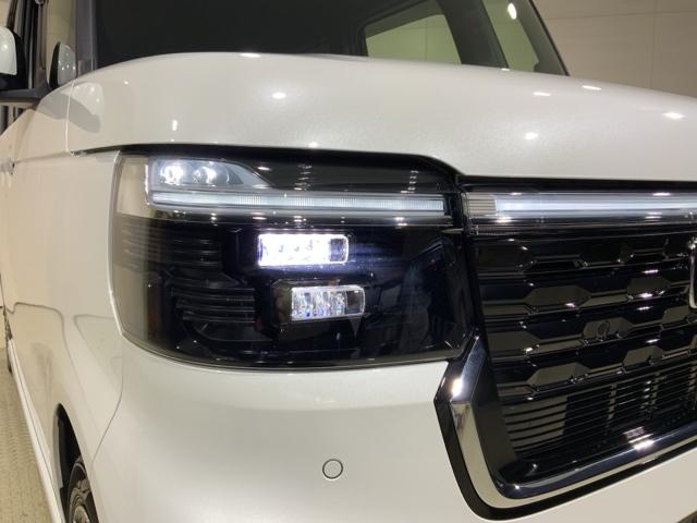 Ｎ－ＢＯＸカスタム ベースグレード　当社レンタカーアップＨｏｎｄａＳＥＮＳＩＮＧドラレコ　Ｗ電動ドア　ＵＳＢ接続　ＣＭＢＳ　Ｄレコ　オートエアコン　スマートキ　ＬＥＤ　盗難防止装置　クルコン　ＥＴＣ　バックカメラ　フルセグＴＶ　ＥＳＣ（9枚目）