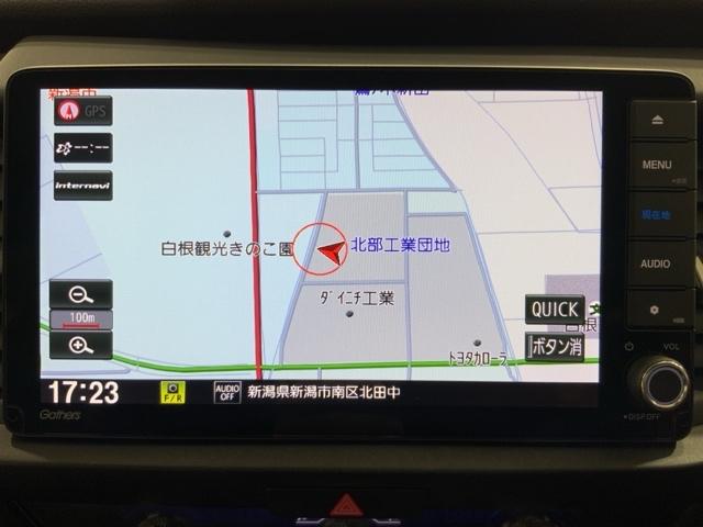 フィット ｅ：ＨＥＶホーム　ＨｏｎｄａＳＥＮＳＩＮＧコネクトナビ前後ドラレコ　前後誤発進抑制機能　クリソナ　助手席エアバッグ　運転席エアバッグ　アイドリングストップ　ＬＥＤライト　ＵＳＢ接続　バックカメラ　ＡＢＳ　フルセグＴＶ（2枚目）