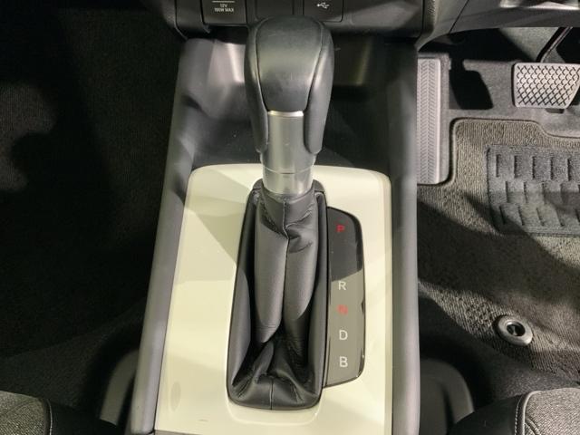 フィット ｅ：ＨＥＶホーム　ＨｏｎｄａＳＥＮＳＩＮＧコネクトナビ前後ドラレコ　前後誤発進抑制機能　クリソナ　助手席エアバッグ　運転席エアバッグ　アイドリングストップ　ＬＥＤライト　ＵＳＢ接続　バックカメラ　ＡＢＳ　フルセグＴＶ（25枚目）