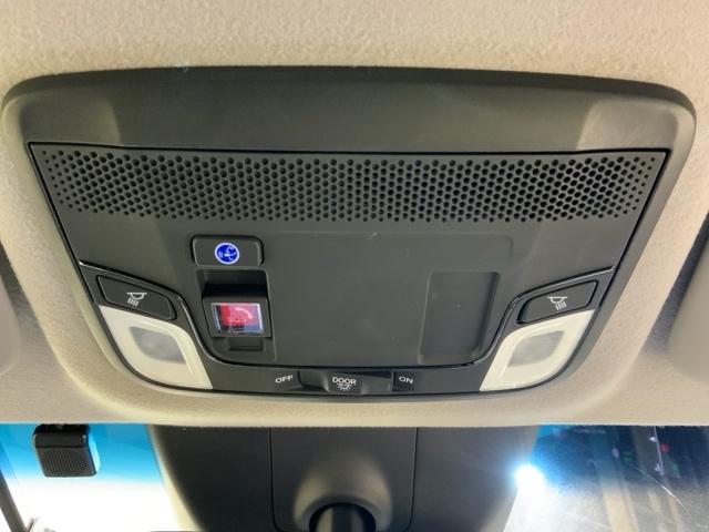 フィット ｅ：ＨＥＶホーム　ＨｏｎｄａＳＥＮＳＩＮＧコネクトナビ前後ドラレコ　前後誤発進抑制機能　クリソナ　助手席エアバッグ　運転席エアバッグ　アイドリングストップ　ＬＥＤライト　ＵＳＢ接続　バックカメラ　ＡＢＳ　フルセグＴＶ（38枚目）