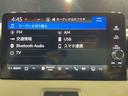 ｅ：ＨＥＶＰＬａＹ　ＨｏｎｄａＳＥＮＳＩＮＧコネクトナビＲカメラ　衝突被害軽減ブレーキ　カーテンエアバッグ　盗難防止装置　アイドルストップ　Ｐセンサー　ＡＢＳ　ＥＳＣ　フルオートエアコン　リアカメラ　シートヒータ　ＥＴＣ（29枚目）