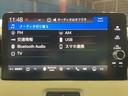 ｅ：ＨＥＶＰＬａＹ　当社デモカーアップＨｏｎｄａＳＥＮＳＩＮＧＭナビ　衝突被害軽減ブレーキ　カーテンエアバッグ　盗難防止装置　アイドルストップ　Ｐセンサー　ＡＢＳ　ＥＳＣ　フルオートエアコン　リアカメラ　シートヒータ（29枚目）