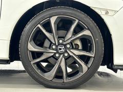 �ܥǥ�����������˹�ä�����������ߥۡ��롣 7