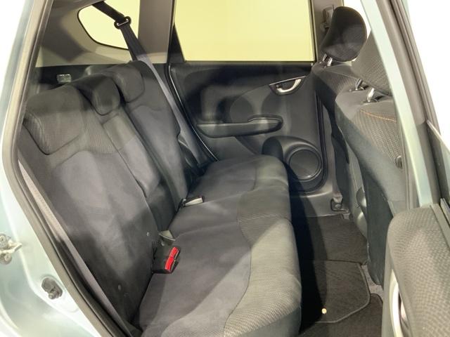 フィットハイブリッド ＲＳ　ＵＳＢ接続　スマキ－　盗難防止　ワンセグテレビ　パワーウィンドウ　オートクルーズ　キーフリー　ＳＲＳ　ＥＴＣ車載器　エアコン　ナビＴＶ　パワーステアリング　記録簿　ＤＶＤ再生　ｉストップ　ＡＢＳ（17枚目）