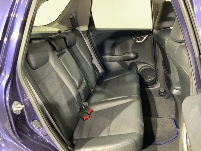 フィットシャトルハイブリッド ハイブリッド・スマートセレクションクールエディション　シートヒータ　Ｉストップ　Ｂカメラ　盗難防止装置　ＨＤＤナビ　スマキ－　ＥＴＣ　クルコン　ワンセグＴＶ　ナビＴＶ　キーレスエントリー　ＡＢＳ（17枚目）