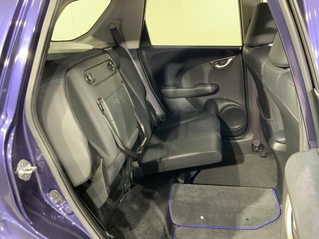 フィットシャトルハイブリッド ハイブリッド・スマートセレクションクールエディション　シートヒータ　Ｉストップ　Ｂカメラ　盗難防止装置　ＨＤＤナビ　スマキ－　ＥＴＣ　クルコン　ワンセグＴＶ　ナビＴＶ　キーレスエントリー　ＡＢＳ（18枚目）
