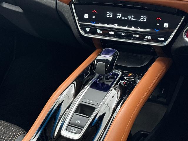 ヴェゼル ハイブリッドＺ・ホンダセンシング　整備記録簿　横滑防止装置　バックガイドモニター　ＬＥＤライト　シートＨ　ＵＳＢ　ナビＴＶ　ＡＣ　サイドエアバック　アクティブクルーズコントロール　ＡＢＳ　ＥＴＣ（10枚目）