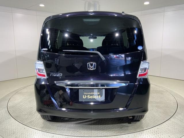 フリード Gジャストセレクション エアバッグ 記録簿 Sキー 盗難防止システム フルタイム4WD DVD再生 Bカメラ 3列シート パワーウィンドウ フルセグTV ESC 助手席エアバック キーレスエントリー(6枚目)