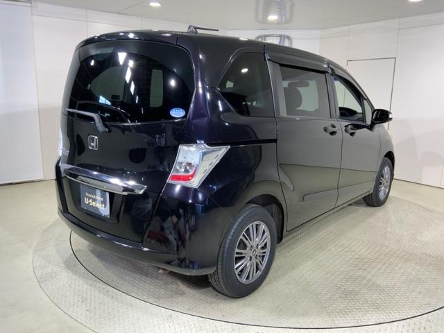 フリード Gジャストセレクション エアバッグ 記録簿 Sキー 盗難防止システム フルタイム4WD DVD再生 Bカメラ 3列シート パワーウィンドウ フルセグTV ESC 助手席エアバック キーレスエントリー(7枚目)