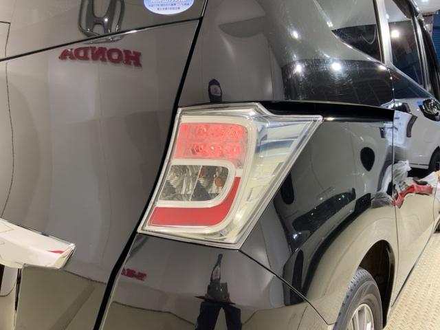 フリード Gジャストセレクション エアバッグ 記録簿 Sキー 盗難防止システム フルタイム4WD DVD再生 Bカメラ 3列シート パワーウィンドウ フルセグTV ESC 助手席エアバック キーレスエントリー(11枚目)