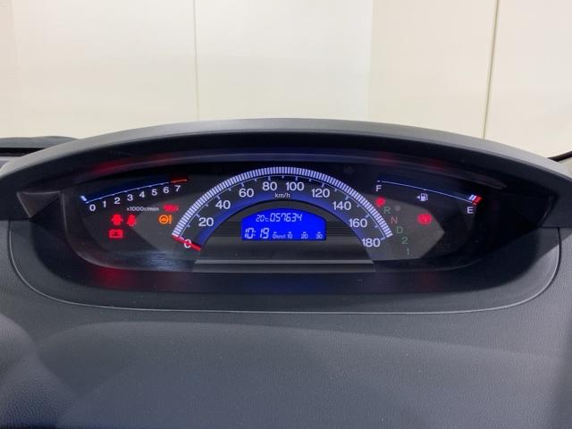 フリード Gジャストセレクション エアバッグ 記録簿 Sキー 盗難防止システム フルタイム4WD DVD再生 Bカメラ 3列シート パワーウィンドウ フルセグTV ESC 助手席エアバック キーレスエントリー(14枚目)