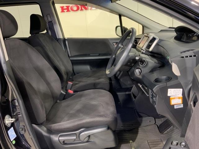 フリード Gジャストセレクション エアバッグ 記録簿 Sキー 盗難防止システム フルタイム4WD DVD再生 Bカメラ 3列シート パワーウィンドウ フルセグTV ESC 助手席エアバック キーレスエントリー(16枚目)