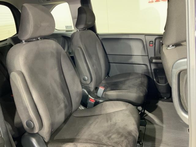 フリード Gジャストセレクション エアバッグ 記録簿 Sキー 盗難防止システム フルタイム4WD DVD再生 Bカメラ 3列シート パワーウィンドウ フルセグTV ESC 助手席エアバック キーレスエントリー(17枚目)