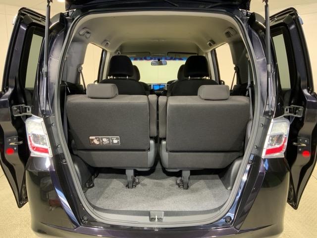 フリード Gジャストセレクション エアバッグ 記録簿 Sキー 盗難防止システム フルタイム4WD DVD再生 Bカメラ 3列シート パワーウィンドウ フルセグTV ESC 助手席エアバック キーレスエントリー(19枚目)