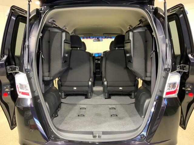 フリード Gジャストセレクション エアバッグ 記録簿 Sキー 盗難防止システム フルタイム4WD DVD再生 Bカメラ 3列シート パワーウィンドウ フルセグTV ESC 助手席エアバック キーレスエントリー(20枚目)