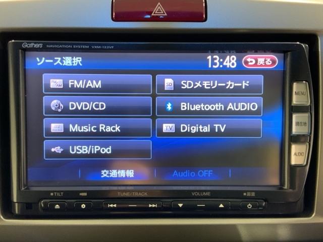 フリード Gジャストセレクション エアバッグ 記録簿 Sキー 盗難防止システム フルタイム4WD DVD再生 Bカメラ 3列シート パワーウィンドウ フルセグTV ESC 助手席エアバック キーレスエントリー(22枚目)