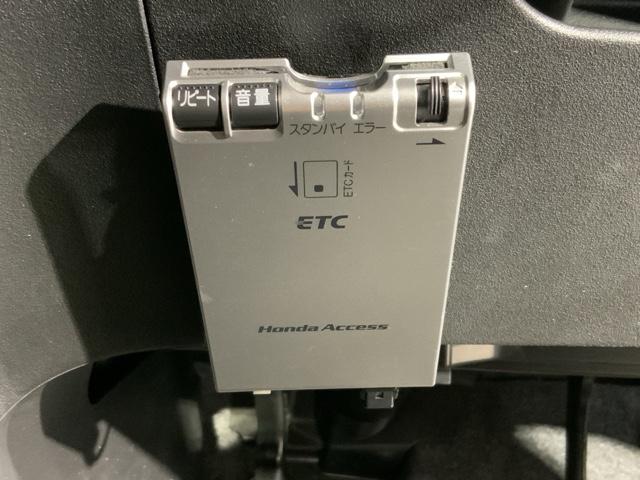 フリード Gジャストセレクション エアバッグ 記録簿 Sキー 盗難防止システム フルタイム4WD DVD再生 Bカメラ 3列シート パワーウィンドウ フルセグTV ESC 助手席エアバック キーレスエントリー(26枚目)