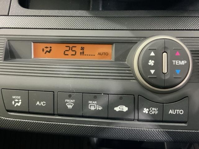 フリード Gジャストセレクション エアバッグ 記録簿 Sキー 盗難防止システム フルタイム4WD DVD再生 Bカメラ 3列シート パワーウィンドウ フルセグTV ESC 助手席エアバック キーレスエントリー(27枚目)