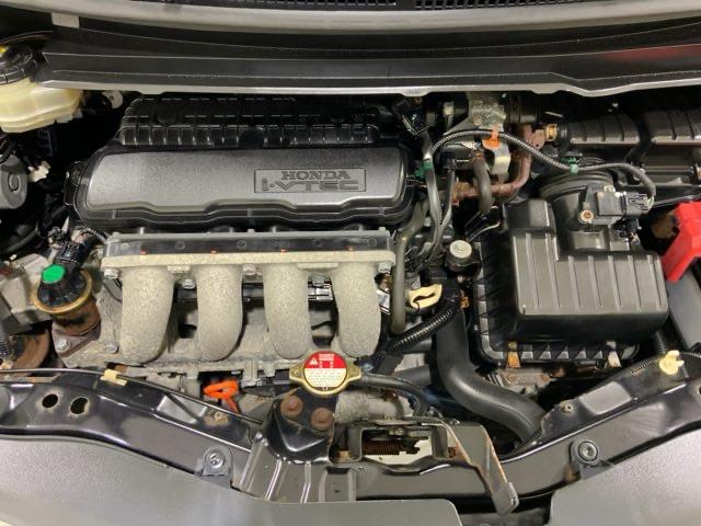 フリード Gジャストセレクション エアバッグ 記録簿 Sキー 盗難防止システム フルタイム4WD DVD再生 Bカメラ 3列シート パワーウィンドウ フルセグTV ESC 助手席エアバック キーレスエントリー(30枚目)