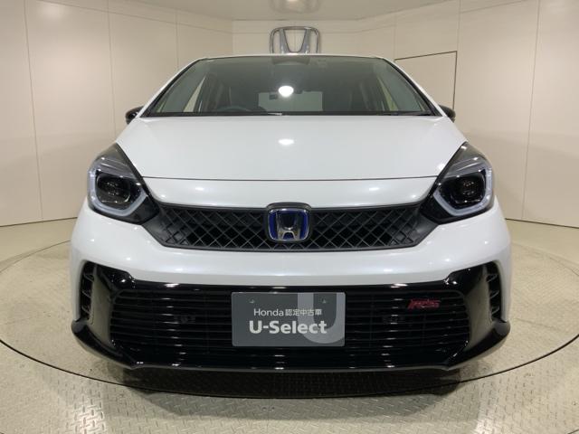 フィット e:HEVRS エアバッグ ナビ&TV パワーウィンドウ 助手席エアバッグ Dレコ フルセグテレビ LEDヘッドランプ セキュリティアラーム フルオートエアコン ETC装備 スマートキ DVD再生(2枚目)