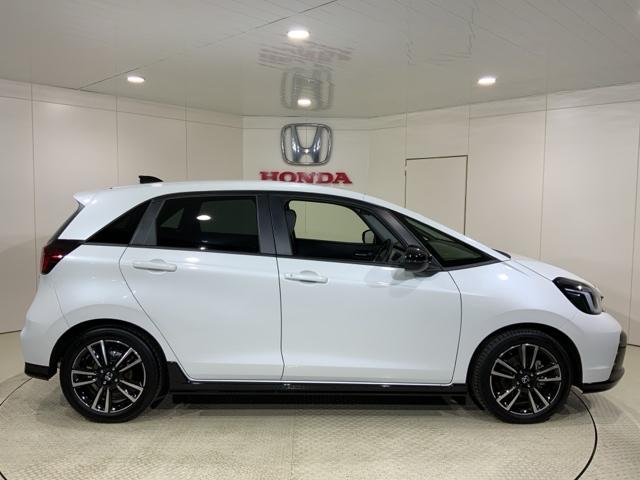 フィット e:HEVRS エアバッグ ナビ&TV パワーウィンドウ 助手席エアバッグ Dレコ フルセグテレビ LEDヘッドランプ セキュリティアラーム フルオートエアコン ETC装備 スマートキ DVD再生(8枚目)