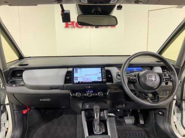 フィット e:HEVRS エアバッグ ナビ&TV パワーウィンドウ 助手席エアバッグ Dレコ フルセグテレビ LEDヘッドランプ セキュリティアラーム フルオートエアコン ETC装備 スマートキ DVD再生(12枚目)