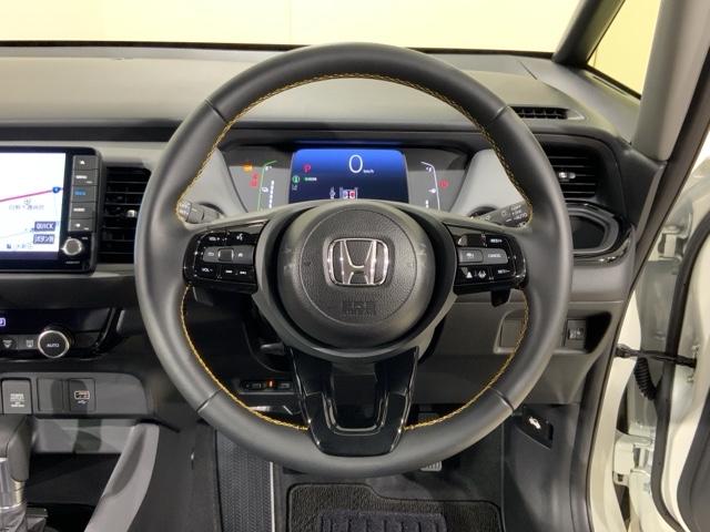 フィット e:HEVRS エアバッグ ナビ&TV パワーウィンドウ 助手席エアバッグ Dレコ フルセグテレビ LEDヘッドランプ セキュリティアラーム フルオートエアコン ETC装備 スマートキ DVD再生(13枚目)