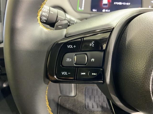 フィット e:HEVRS エアバッグ ナビ&TV パワーウィンドウ 助手席エアバッグ Dレコ フルセグテレビ LEDヘッドランプ セキュリティアラーム フルオートエアコン ETC装備 スマートキ DVD再生(33枚目)